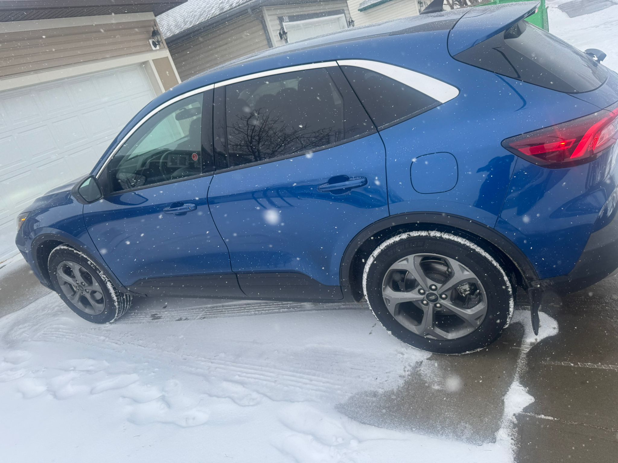 
								2023 Ford Escape full									