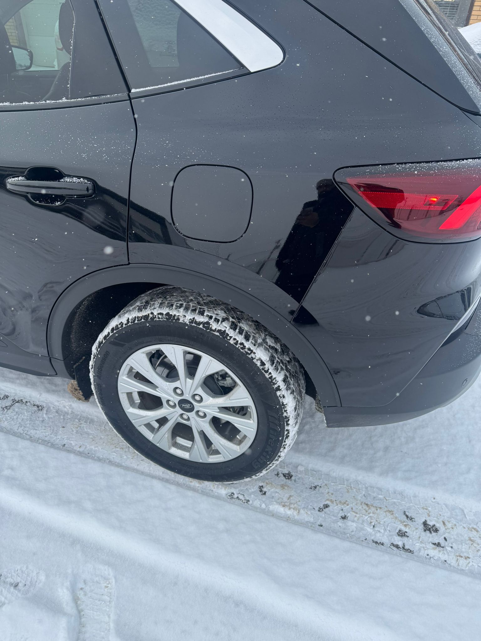 
								2023 Ford Escape AWD full									