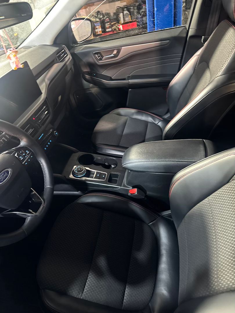 
								2023 Ford Escape AWD full									