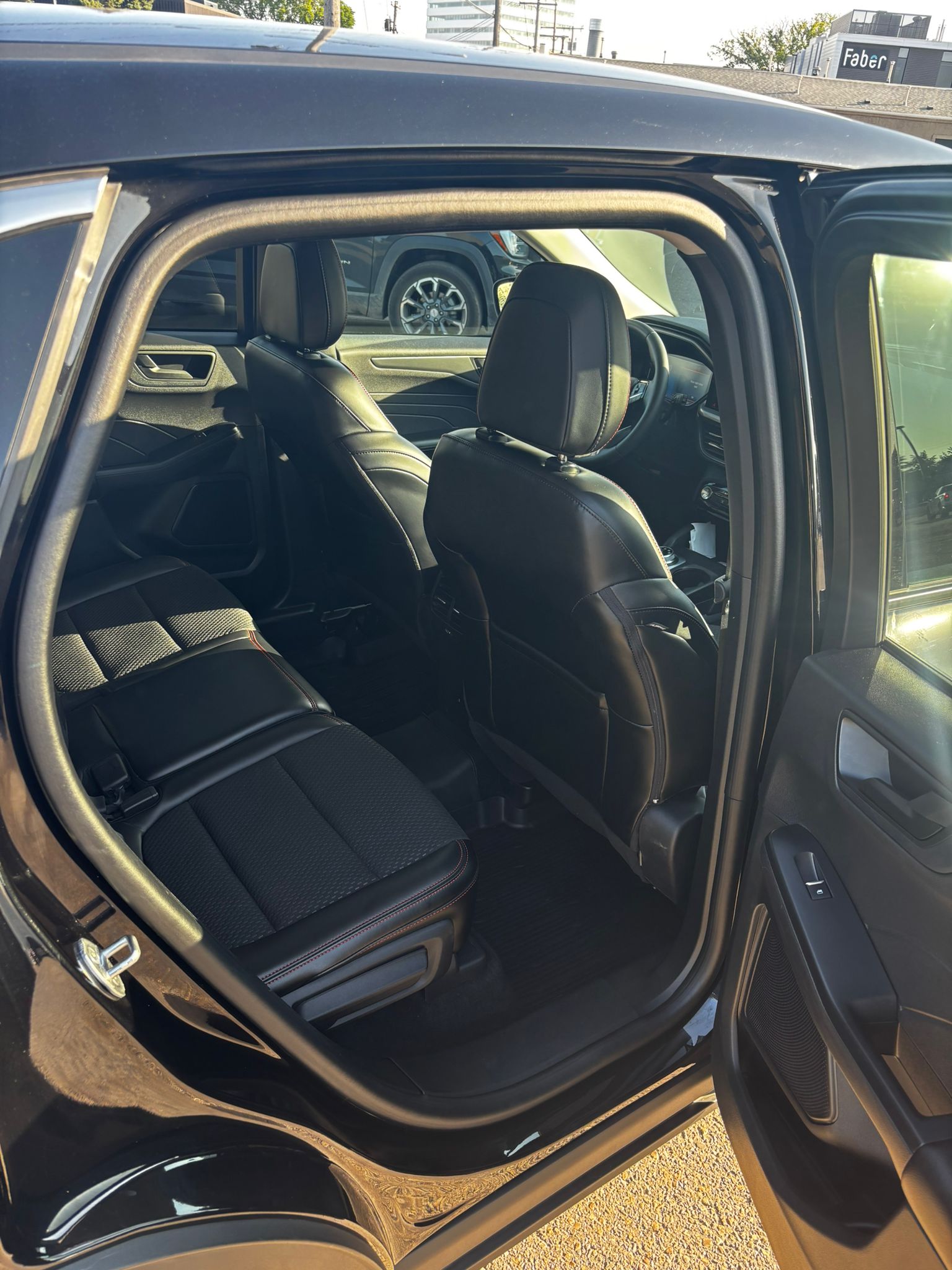 
								2025 Ford Escape ST line full									