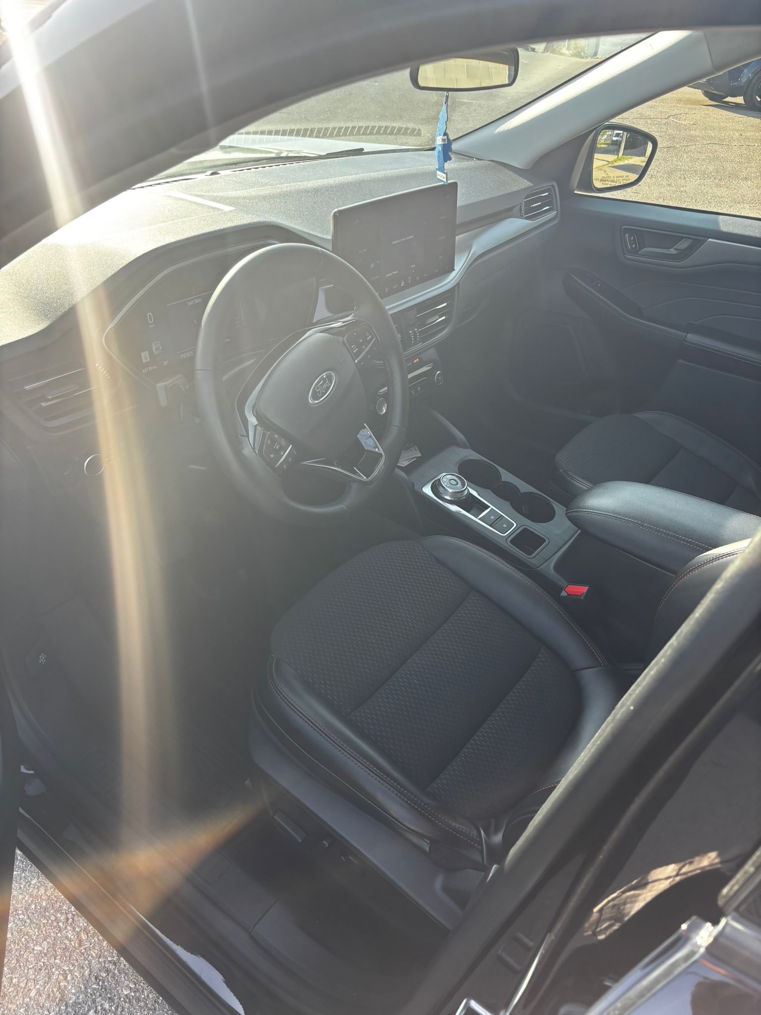 
								2025 Ford Escape ST line full									