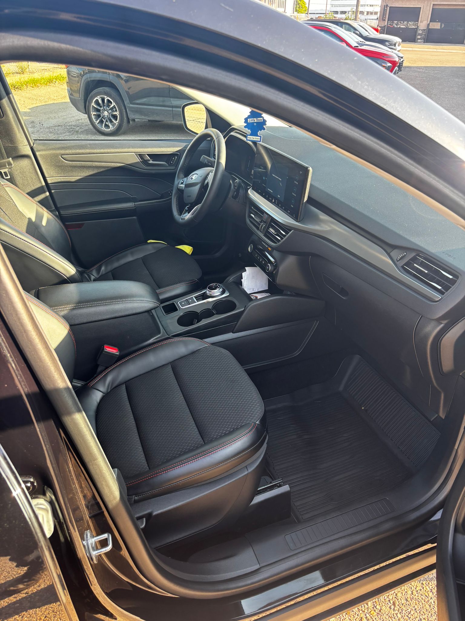 
								2025 Ford Escape ST line full									